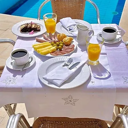 Irini Hotel apartamentowy 4*