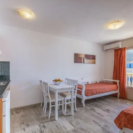 Irini Апарт-готель Херсонісос